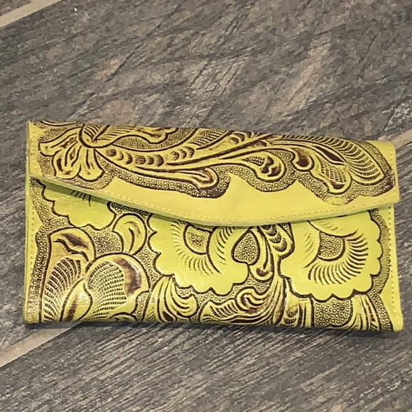 NEW! Beautiful Hand Tooled 100% Leather Lime Green With Coco Accent Wallet - Picture 1 of 10